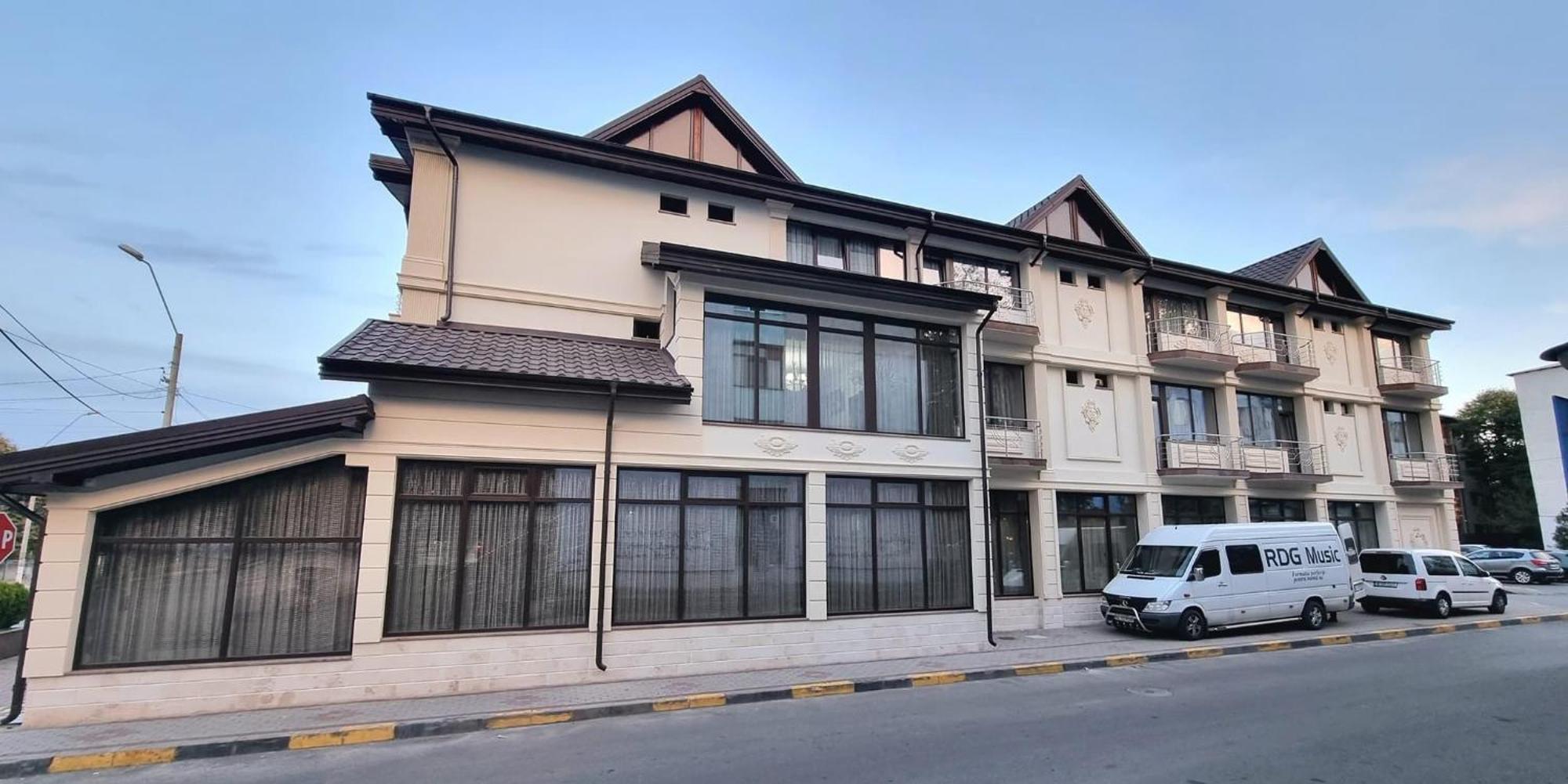 Hotel Bacsoridana Tecuci Екстериор снимка