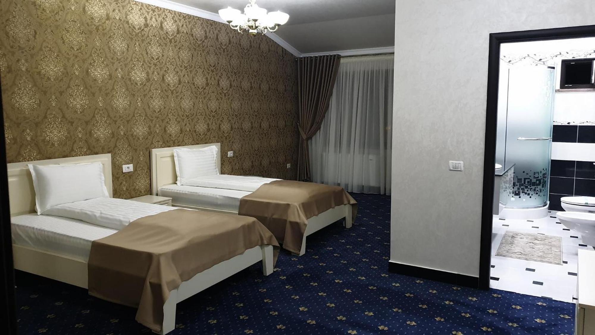 Hotel Bacsoridana Tecuci Екстериор снимка
