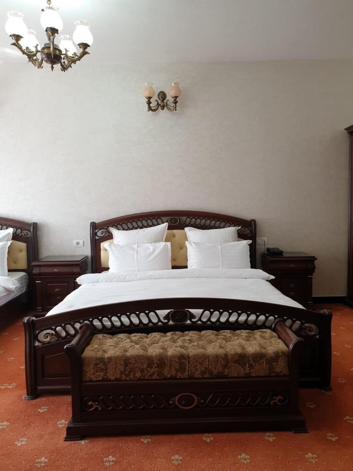 Hotel Bacsoridana Tecuci Екстериор снимка