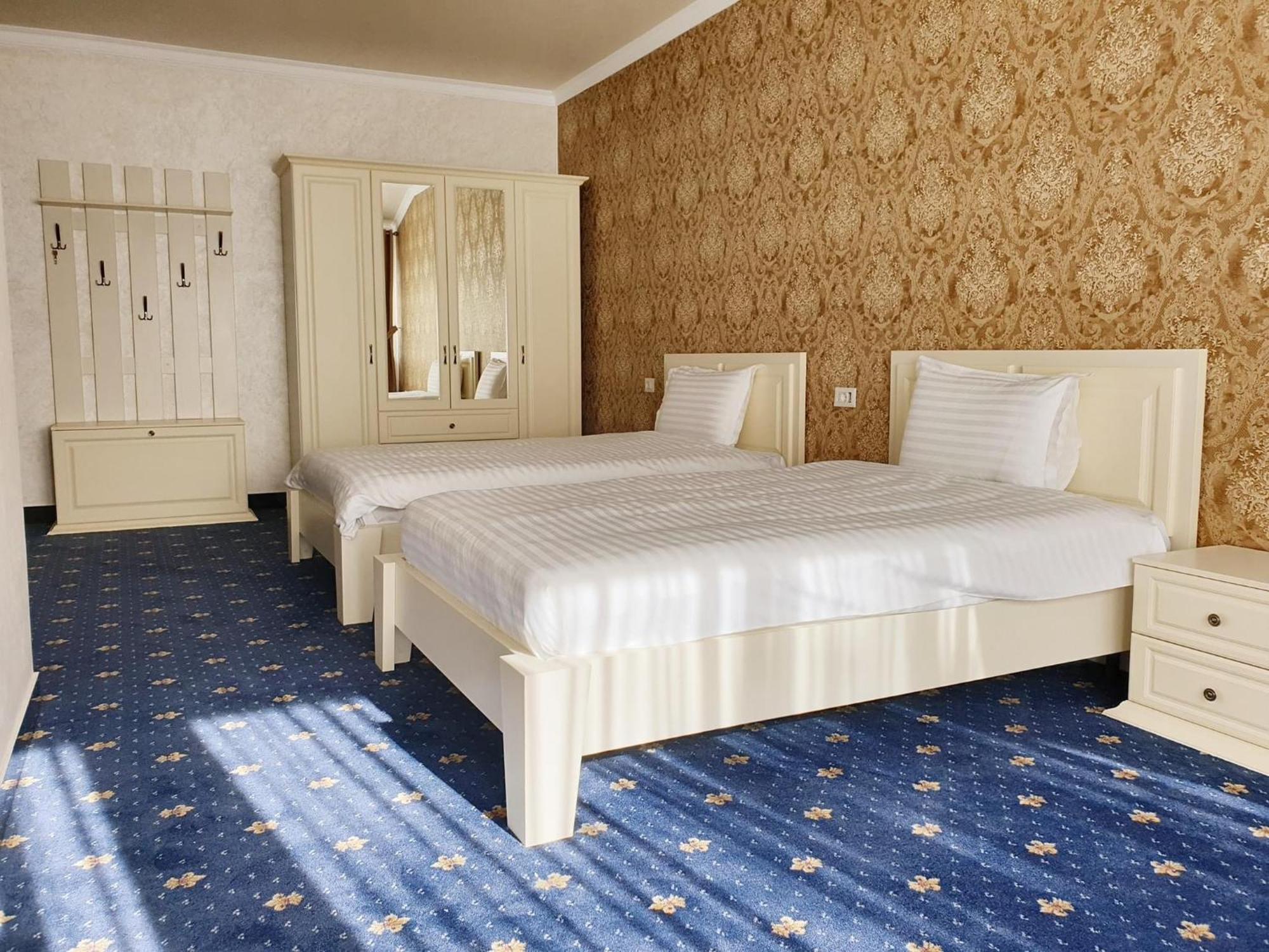 Hotel Bacsoridana Tecuci Екстериор снимка