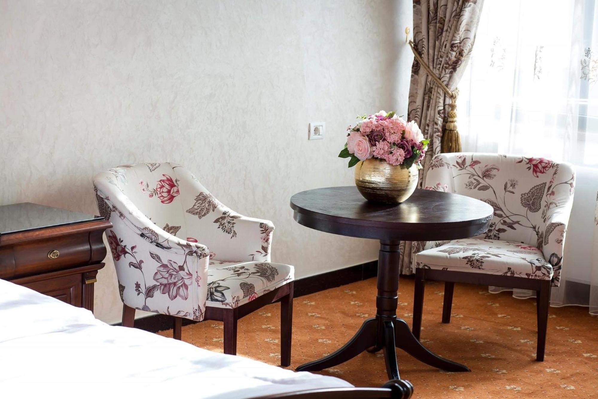 Hotel Bacsoridana Tecuci Екстериор снимка