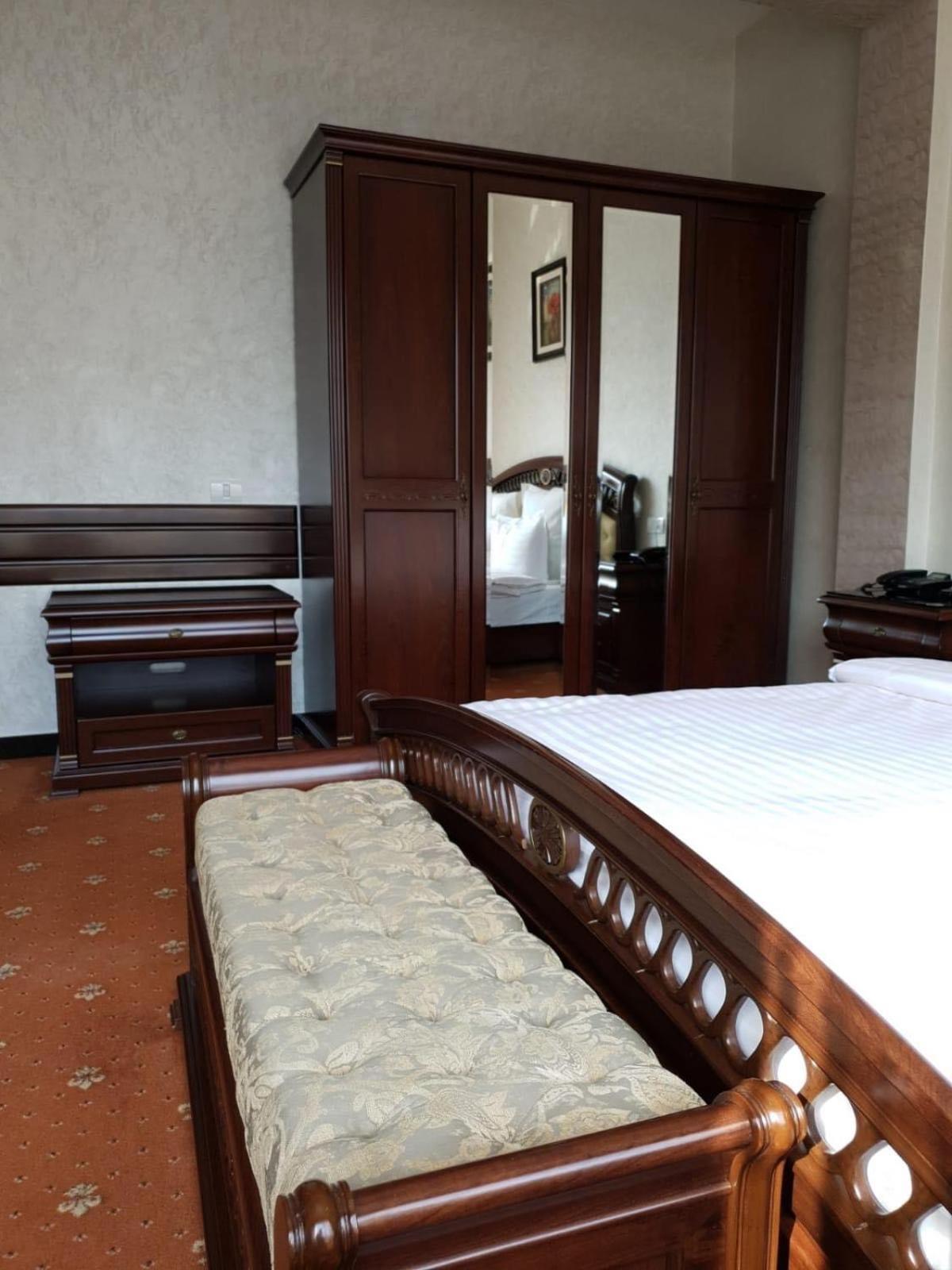 Hotel Bacsoridana Tecuci Екстериор снимка