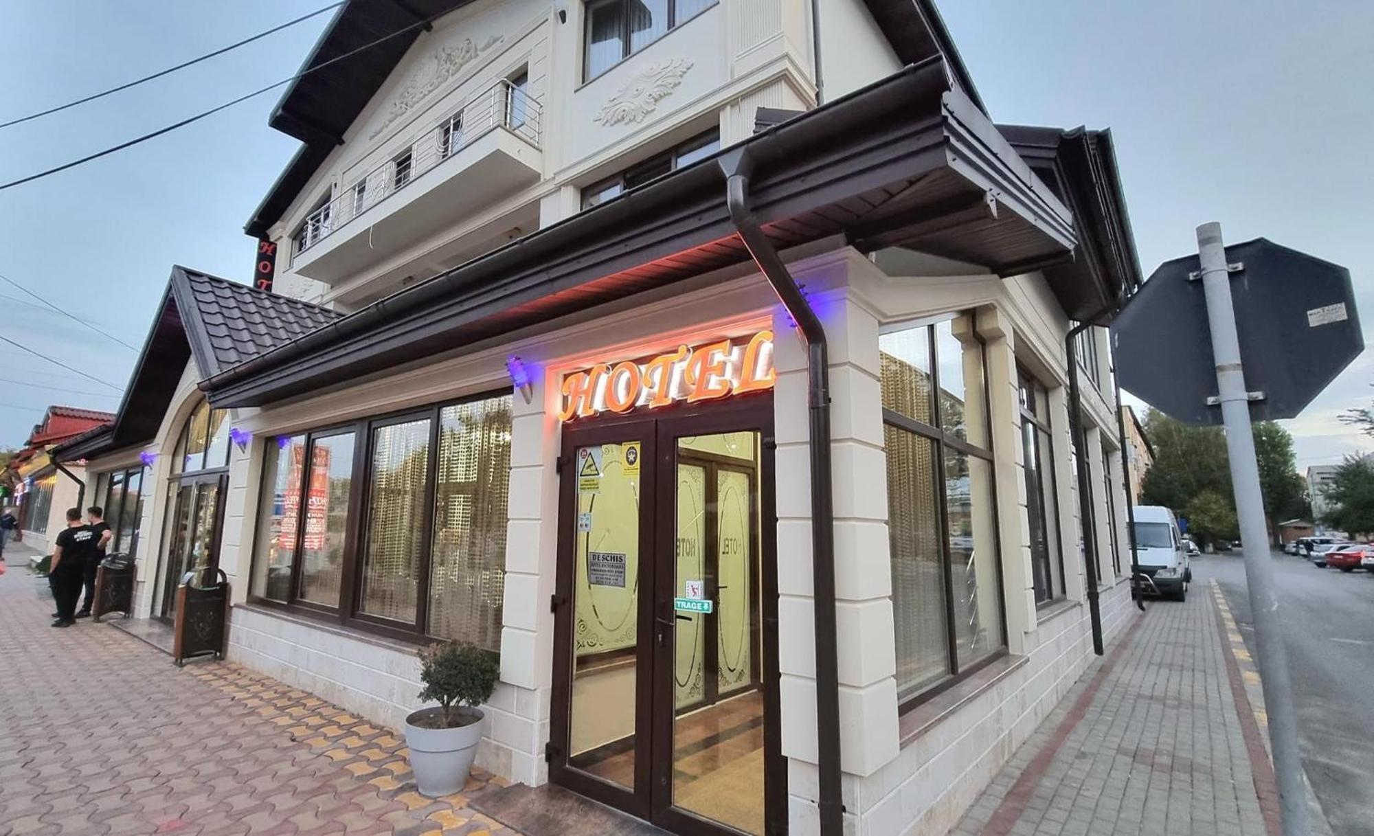 Hotel Bacsoridana Tecuci Екстериор снимка